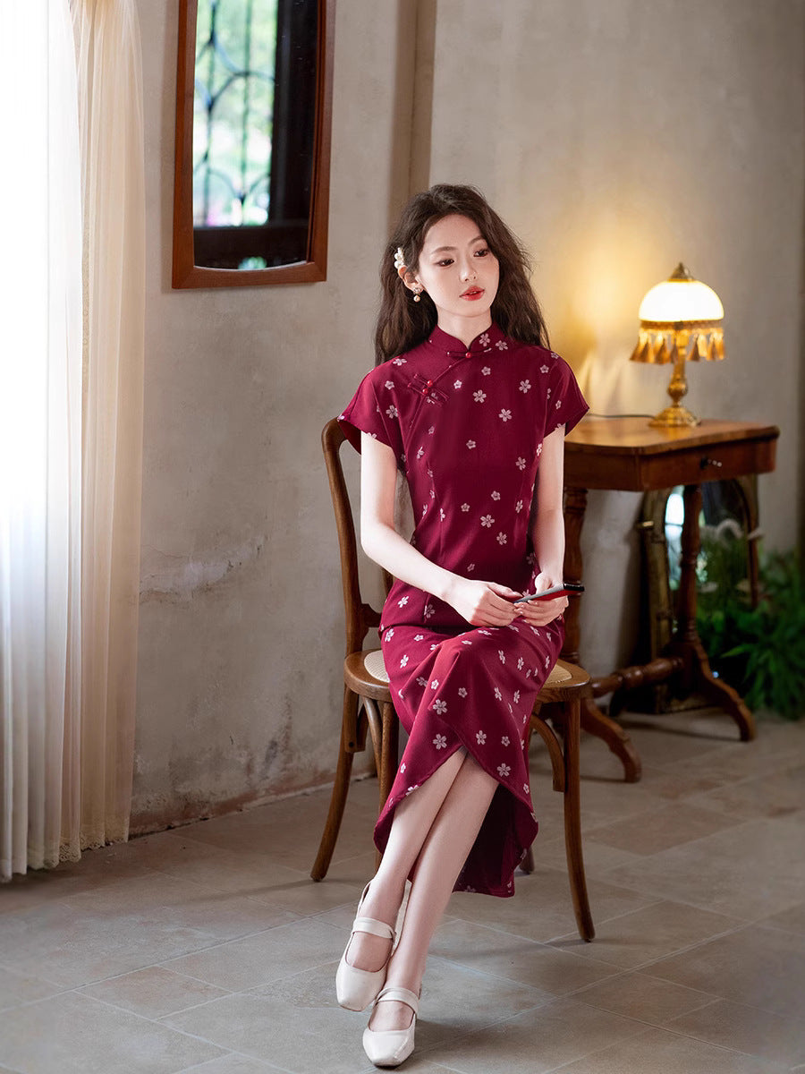 Wine-Red New-Chinese Qipao Dress | Mandarin Collar Slim Midi with Side Slits