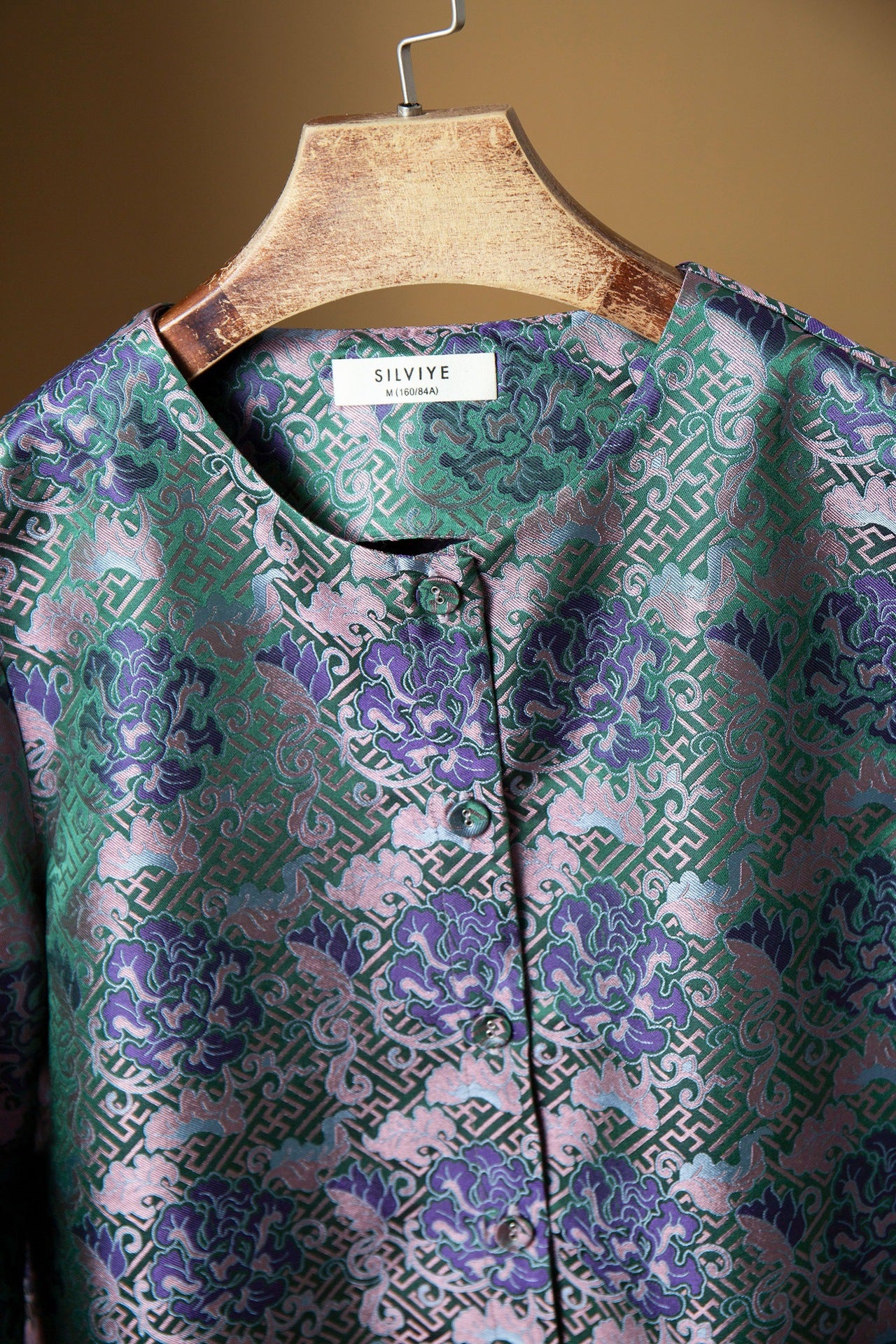Silk Vest with Traditional Chinese Floral Patterns – Elegant Silk Brocade Waistcoat