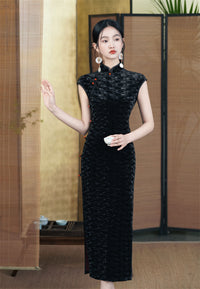 Black Vintage Ripple-Textured Qipao | Slim Long Cap-Sleeve Cheongsam