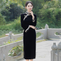 Elegant Black Velvet Cheongsam with Lace Trim – Traditional Chinese Dress for Special Occasions