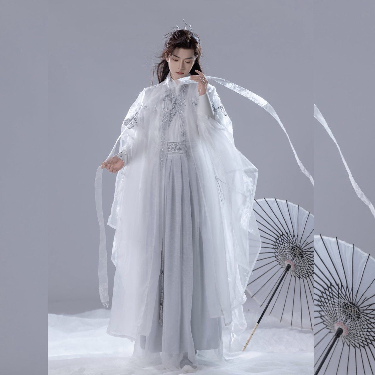 White Traditional Chinese Hanfu Costume for Men | Elegant Embroidered Robe with Long Sleeves and Umbrella