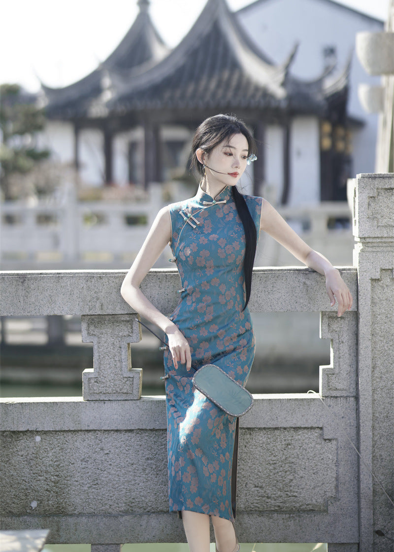 Peacock-Blue Vintage Jacquard Sleeveless Qipao | Slim Long Dress with Mandarin Collar, Frog Buttons & Side Slit