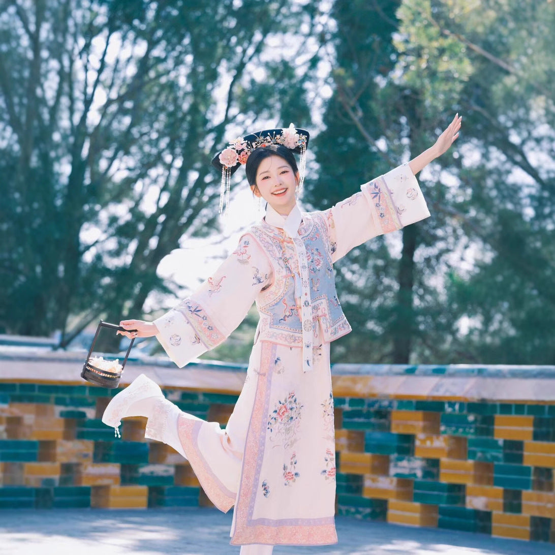 Elegant Traditional Hanfu - Floral Embroidered Robe with Colorful Detailing, Women's Hanfu Costume