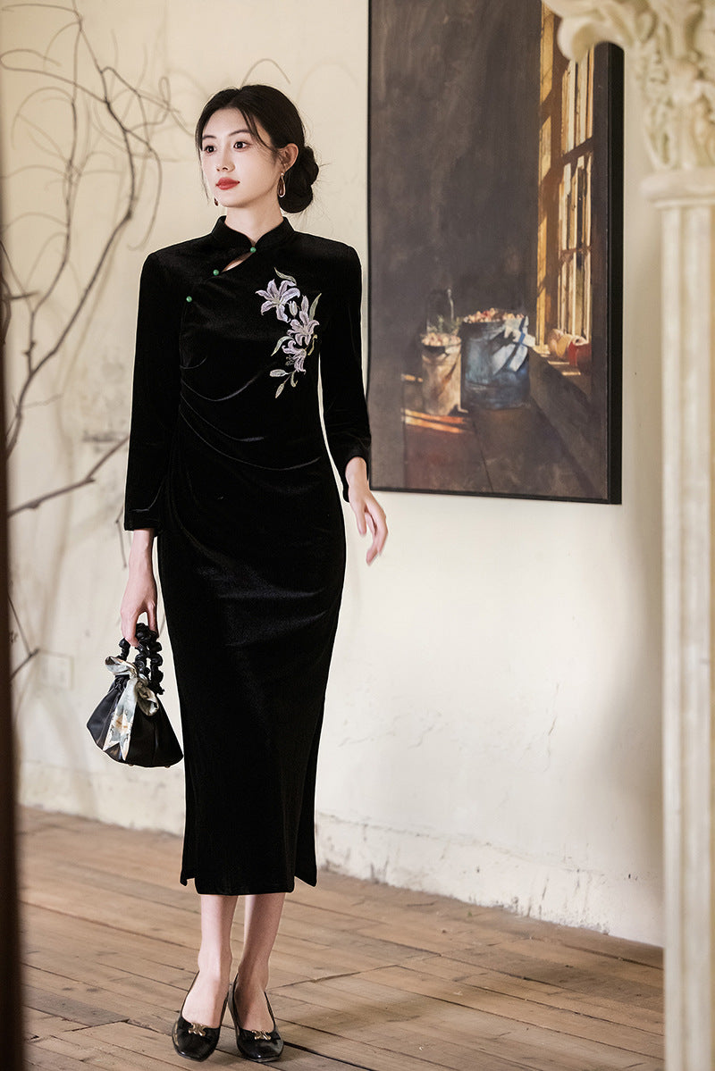 Black Orchid-Embroidered Qipao Midi | Elegant for Banquets