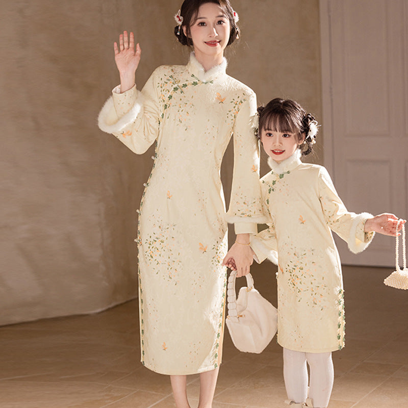 Mother & Daughter Matching Cheongsam – Elegant Fur-Trimmed Winter Hanfu Dress