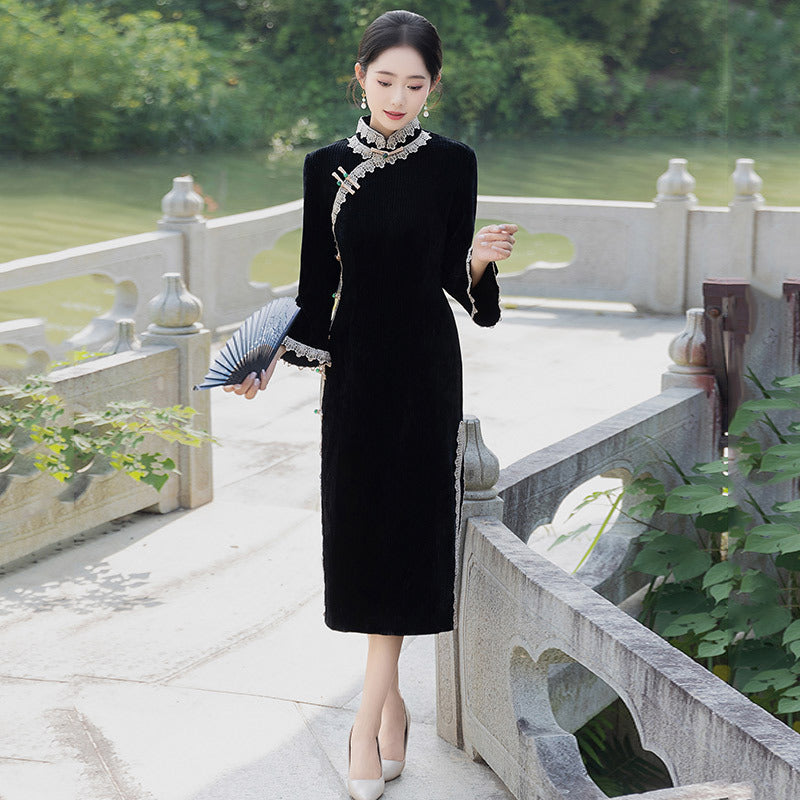 Elegant Black Velvet Cheongsam with Lace Trim – Traditional Chinese Dress for Special Occasions