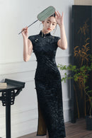 Black Vintage Ripple-Textured Qipao | Slim Long Cap-Sleeve Cheongsam