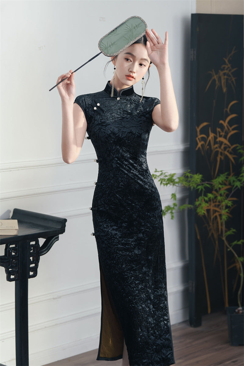 Black Vintage Ripple-Textured Qipao | Slim Long Cap-Sleeve Cheongsam