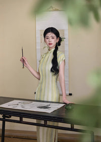 优雅无袖中式领旗袍 - 红色修身设计
