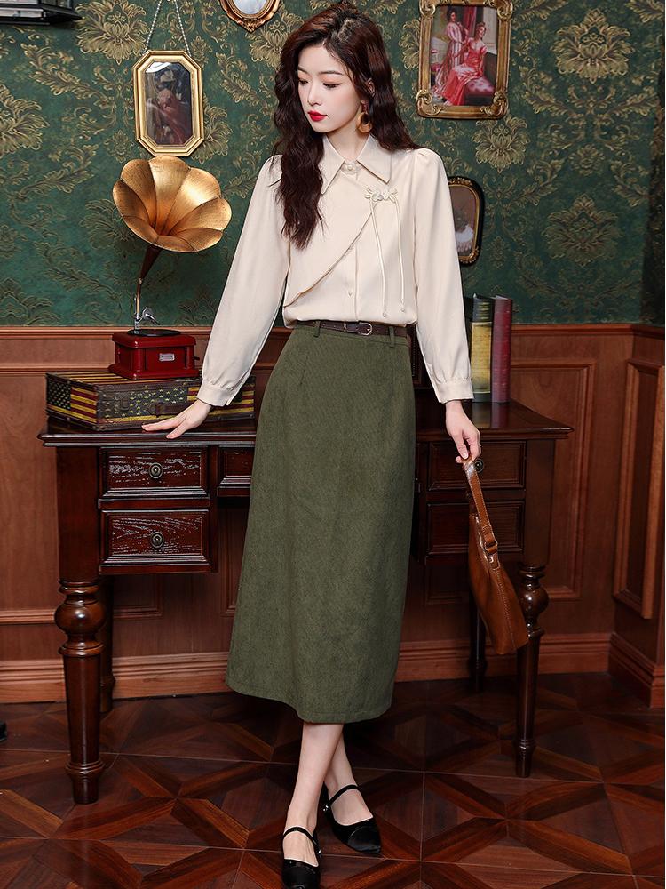 Elegant Beige Blouse with Chinese Knot Detailing for a Traditional and Stylish Look