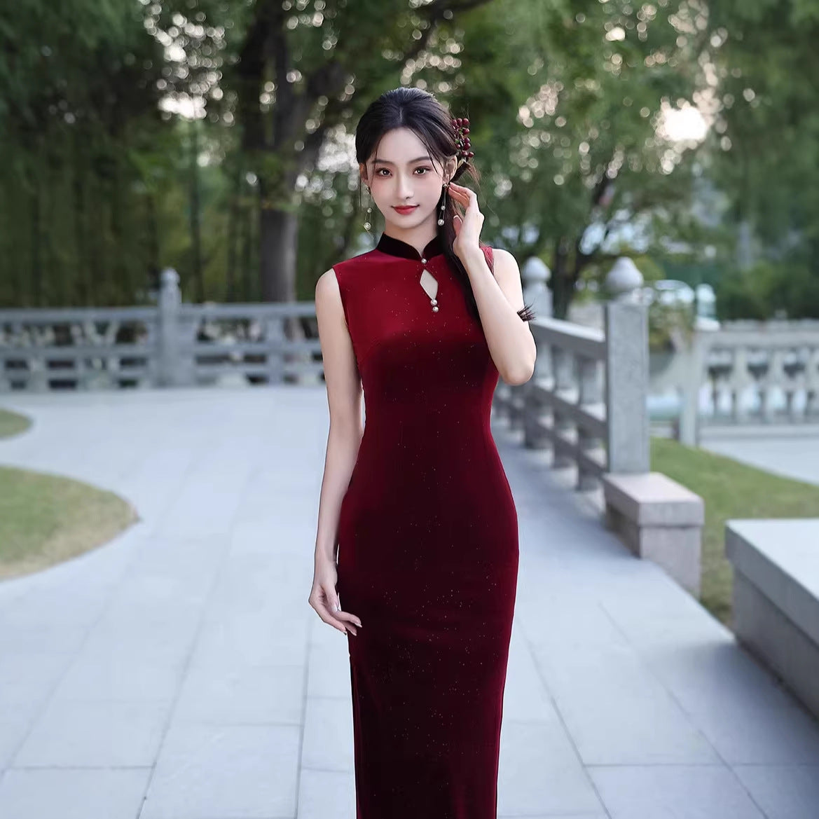 Velvet Sleeveless Qipao Dress | Mandarin Collar Keyhole Slim Cheongsam Midi