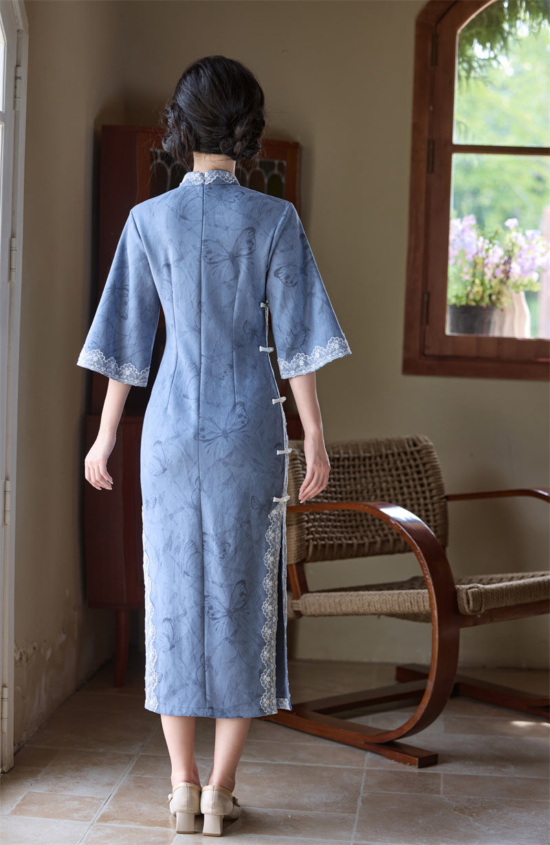优雅的蓝绿色中式旗袍，复古长款喇叭袖旗袍，适合汉服造型
