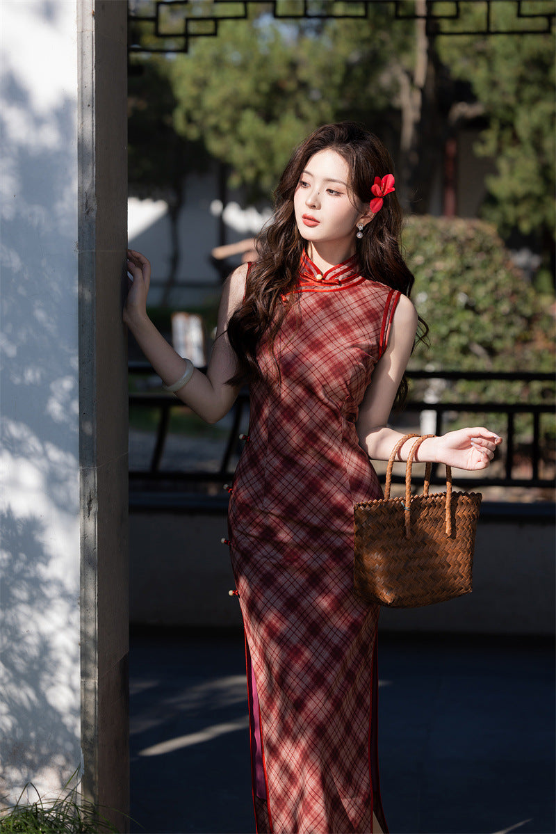 Burgundy Plaid Sleeveless Qipao Dress with Mandarin Collar & Frog Buttons | New Chinese Style Slim Maxi Cheongsam