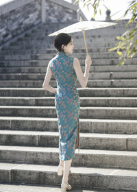 Peacock-Blue Vintage Jacquard Sleeveless Qipao | Slim Long Dress with Mandarin Collar, Frog Buttons & Side Slit