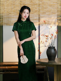Emerald Green Tonal Jacquard Short Sleeve Qipao Dress | Mandarin Collar Slim Maxi Cheongsam