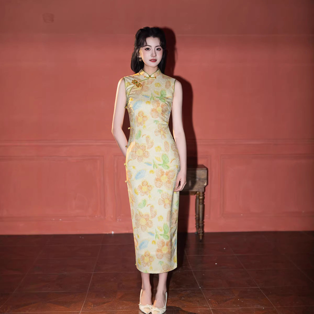 Yellow Vintage Floral Sleeveless Qipao Dress | Mandarin Collar Slim Midi Cheongsam