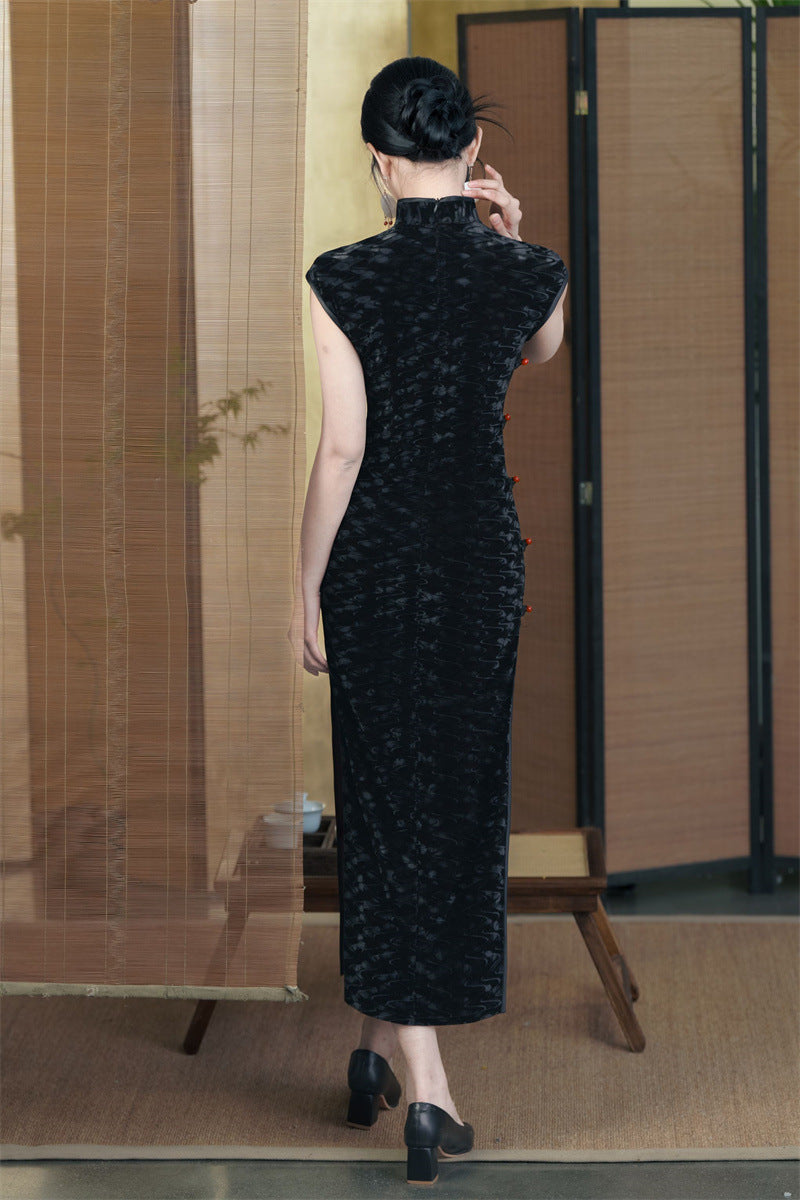 Black Vintage Ripple-Textured Qipao | Slim Long Cap-Sleeve Cheongsam