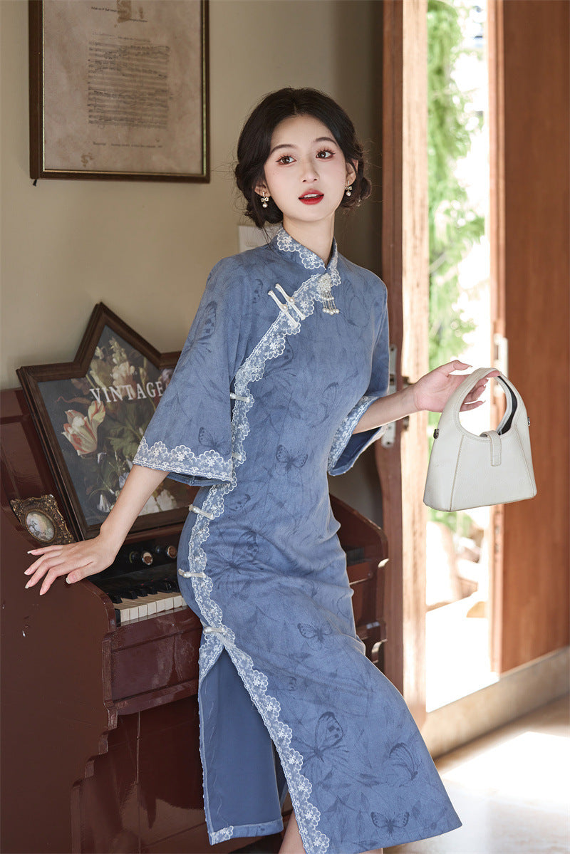 优雅的蓝绿色中式旗袍，复古长款喇叭袖旗袍，适合汉服造型