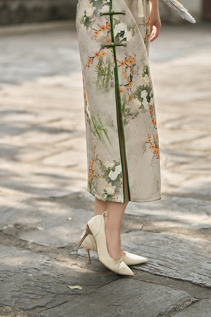 Beige Vintage Floral Jacquard Long-Sleeve Qipao