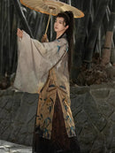 Traditional Chinese Hanfu Men’s Embroidered Robe with Umbrella – Elegant Hanfu for Men