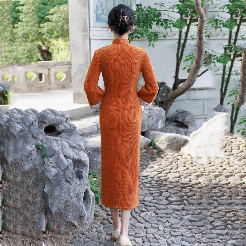 Elegant Embroidered Hanfu Winter Dress – Vintage Long Sleeve Cheongsam with Fur Trim