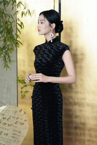 Black Vintage Ripple-Textured Qipao | Slim Long Cap-Sleeve Cheongsam