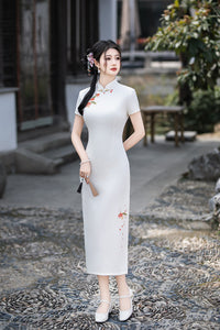 Long Short-Sleeve Embroidered Cheongsam | Slim Mandarin Dress