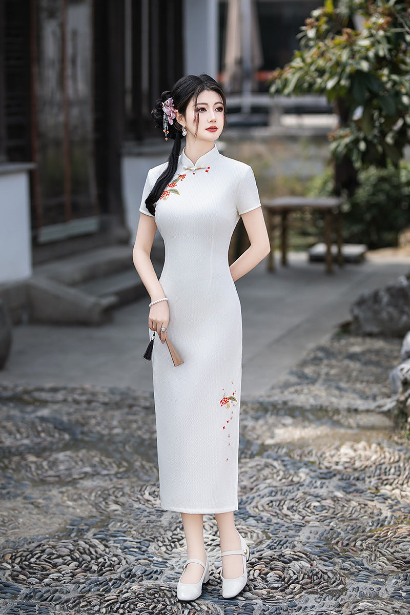 Long Short-Sleeve Embroidered Cheongsam | Slim Mandarin Dress