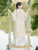 优雅花卉刺绣汉服——中国传统女性服饰