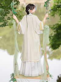 优雅花卉刺绣汉服——中国传统女性服饰