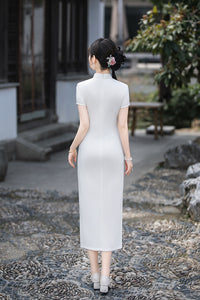 Long Short-Sleeve Embroidered Cheongsam | Slim Mandarin Dress