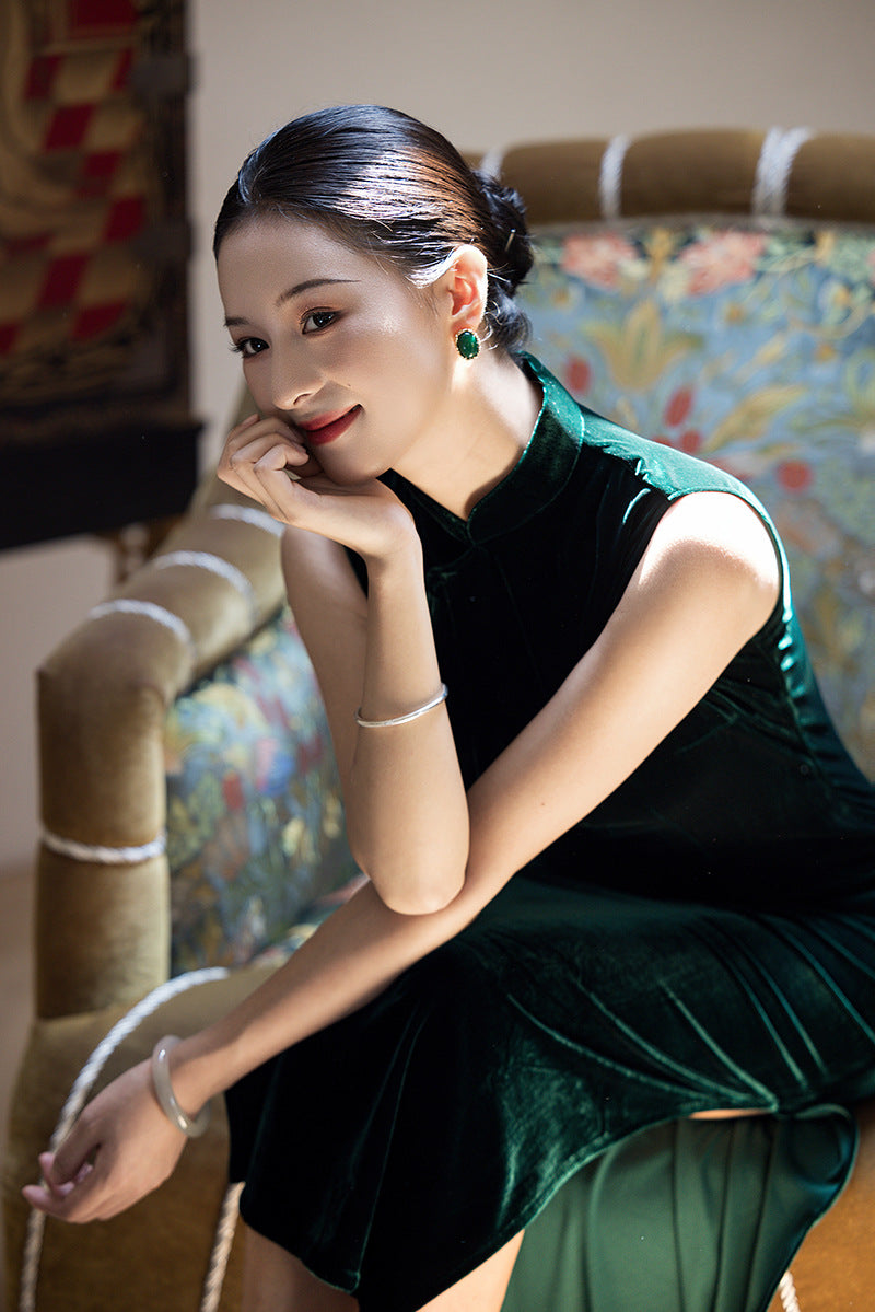 Emerald Green Modern Qipao Midi | Sleeveless Mandarin Neck