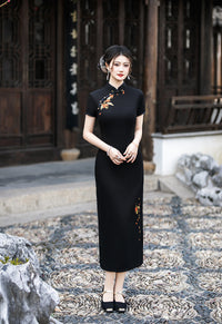 Long Short-Sleeve Embroidered Cheongsam | Slim Mandarin Dress