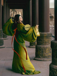 Elegant Green Hanfu Dress with Golden Details for Traditional Occasions