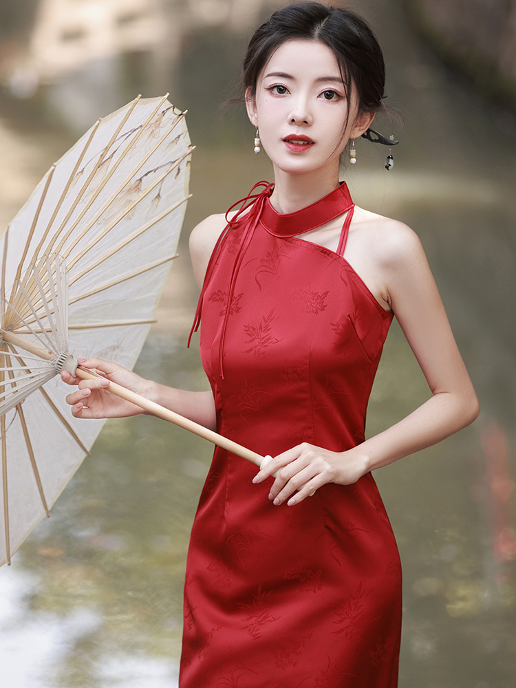 Elegant Halter-Style Red Cheongsam with Floral Jacquard