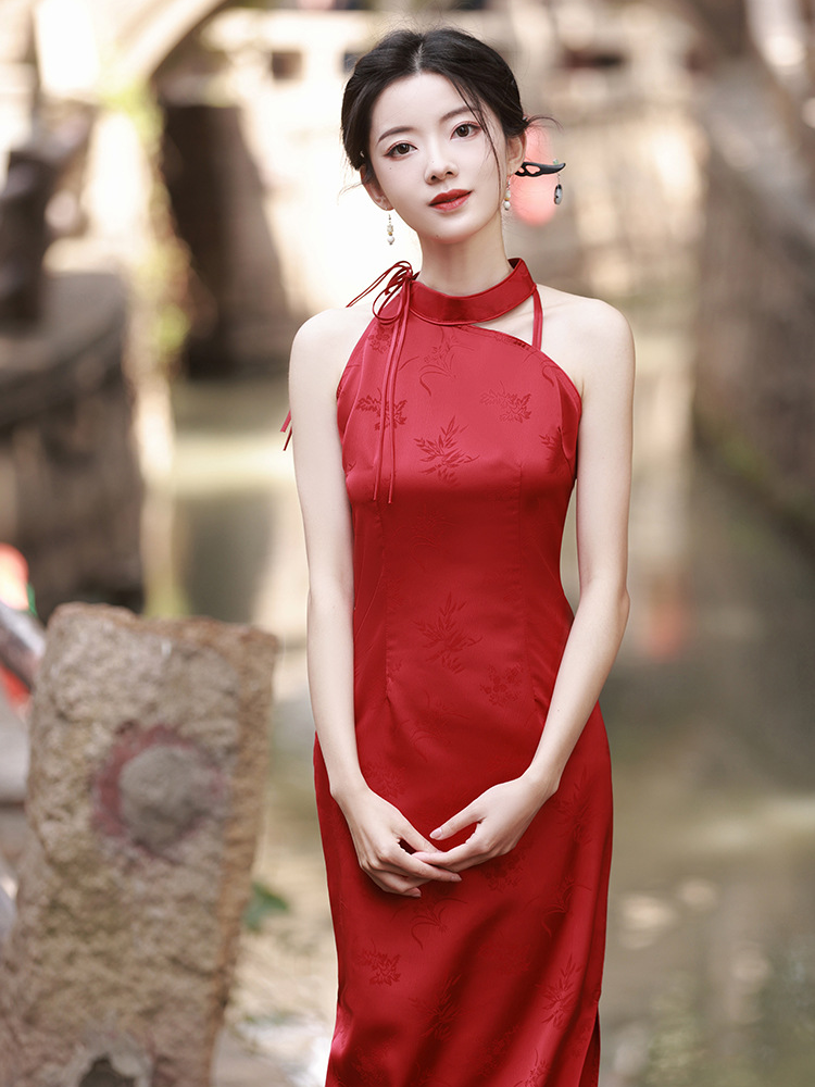 Elegant Halter-Style Red Cheongsam with Floral Jacquard