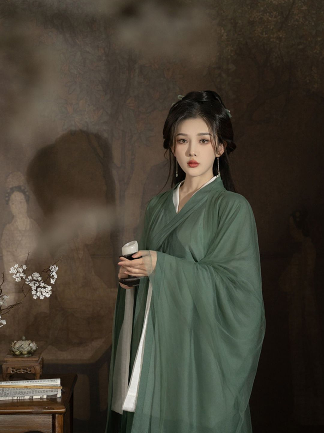 Elegant Traditional Green Flowing Robe Set with Veil