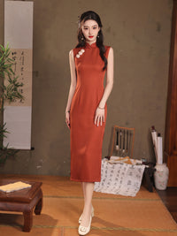 Elegant Sleeveless Chinese Qipao Dress With Modern Design