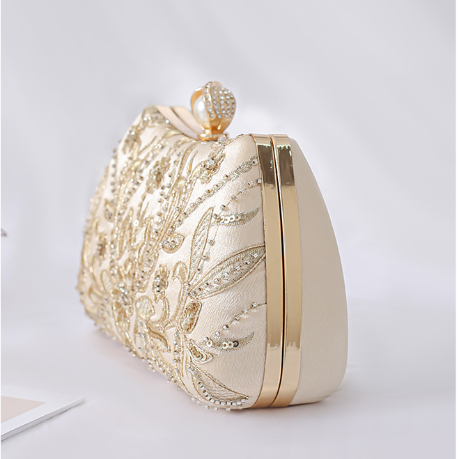 Luxury Embroidered Pearl Clutch Handbag with Detachable Chain for Hanfu Outfits