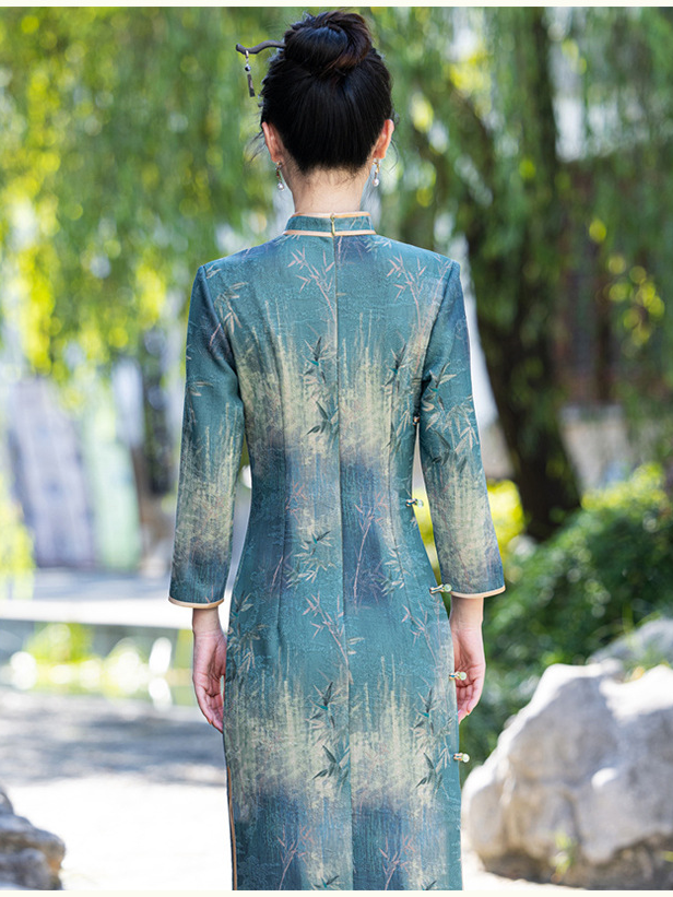 Elegant Chinese Bamboo Embroidered Hanfu Qipao Dress – Timeless Oriental Charm