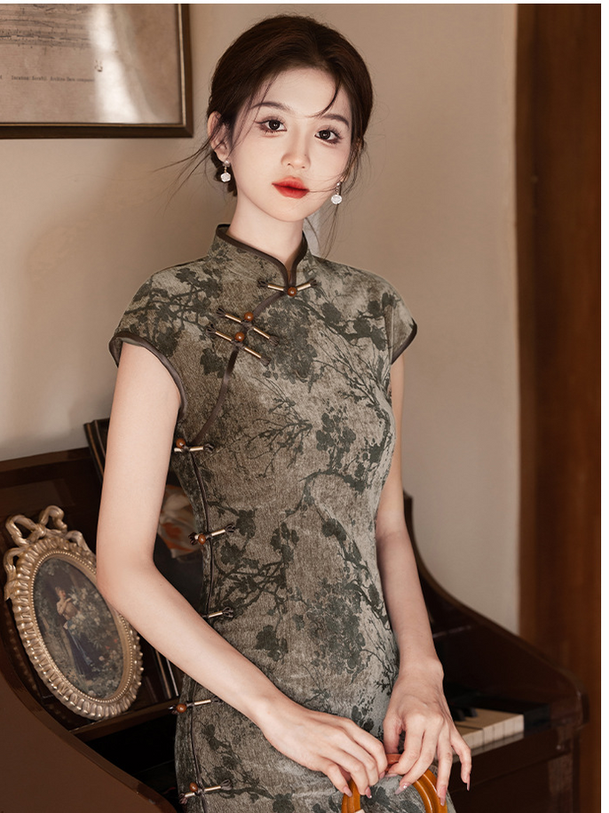 Vintage Floral Embroidered Cheongsam Dress