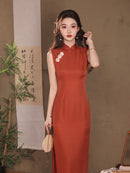 Elegant Sleeveless Chinese Qipao Dress With Modern Design