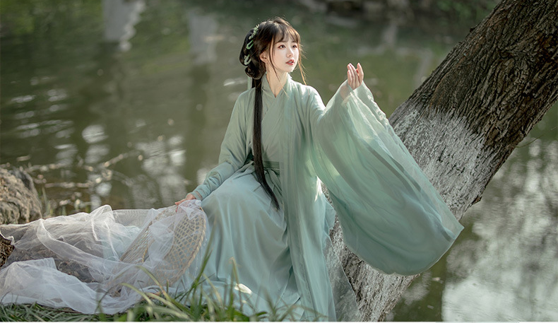 Elegant Wei Jin Dynasty Green Hanfu Dress Traditional Chinese Costume