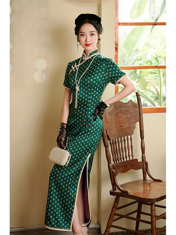 Vintage Green Polka Dot Cheongsam with Mandarin Collar and Pearl Detailing