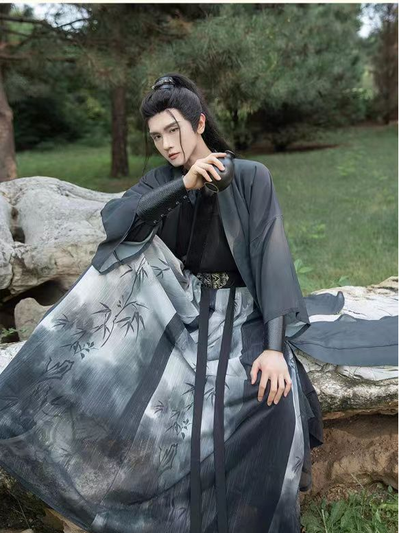 Elegant Traditional Hanfu Outfit with Bamboo Print Skirt and Black Robe