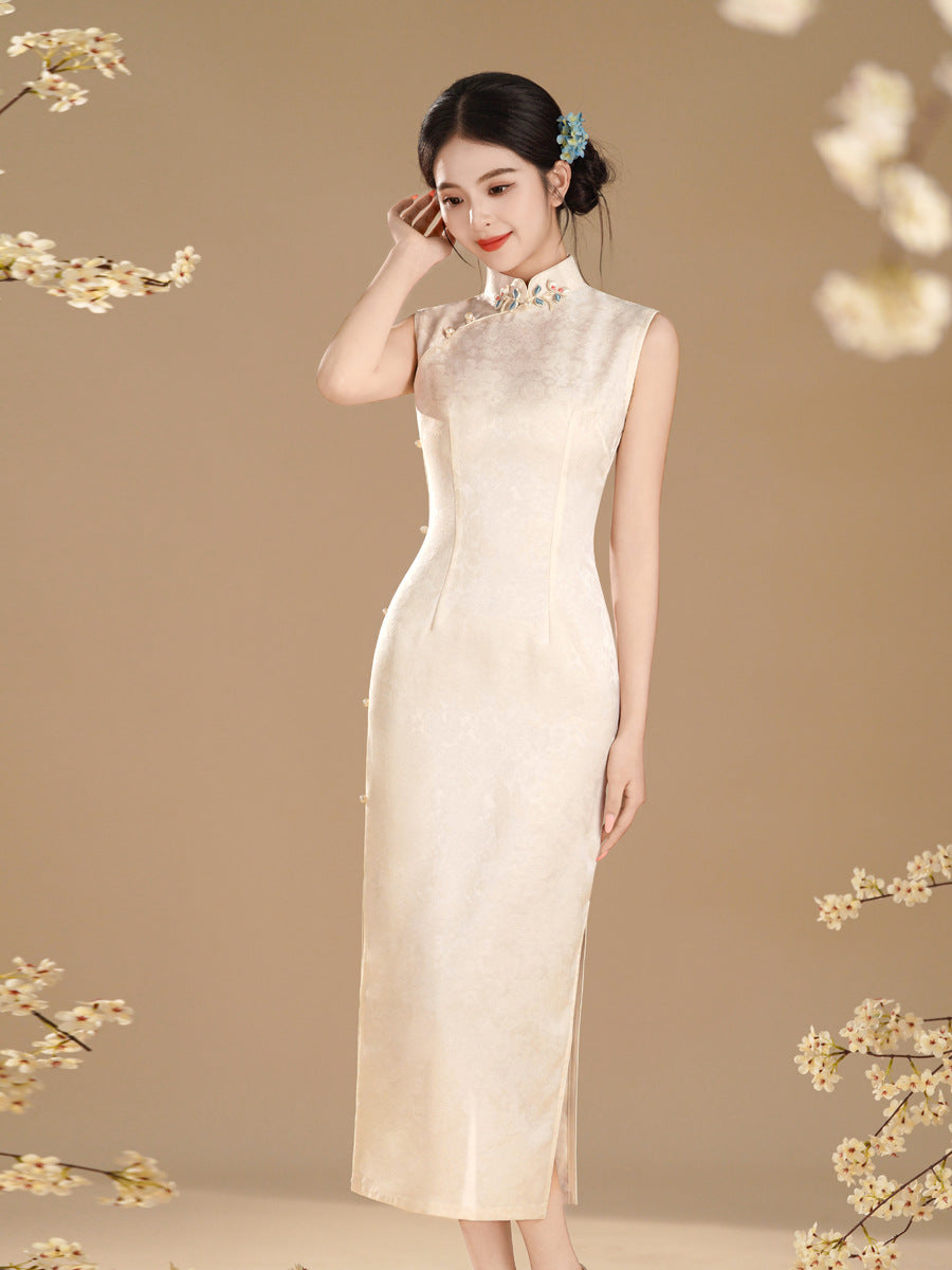 Elegant Milky White Sleeveless Qipao | Slim-fit Low Slit Mandarin Collar Summer Dress