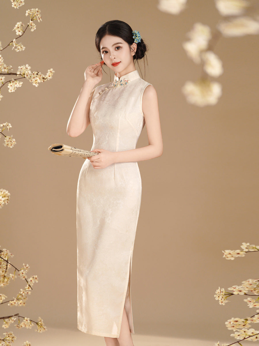 Elegant Milky White Sleeveless Qipao | Slim-fit Low Slit Mandarin Collar Summer Dress