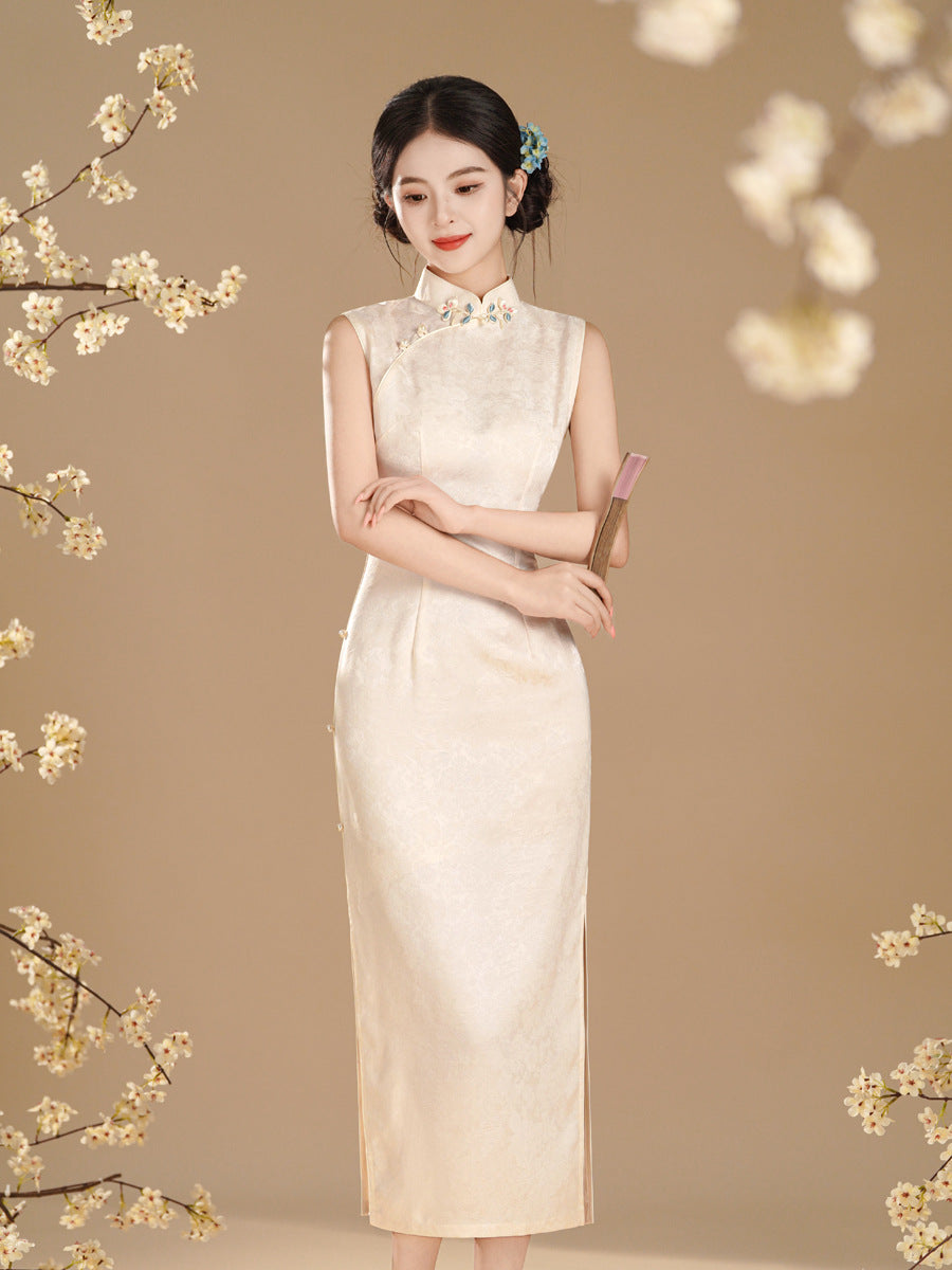 Elegant Milky White Sleeveless Qipao | Slim-fit Low Slit Mandarin Collar Summer Dress