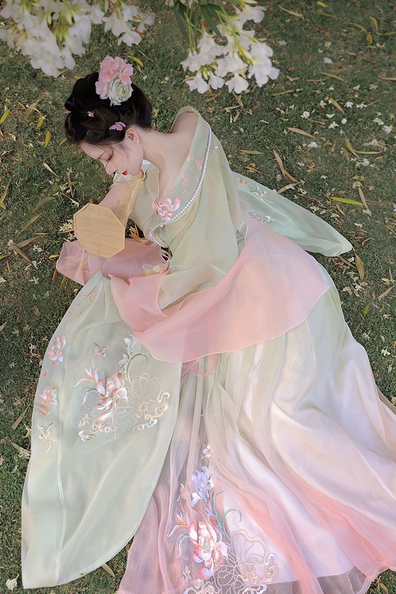 Pastel Green Hanfu Dress Traditional Embroidery Floral Design