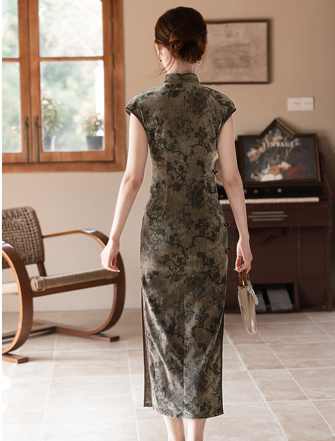 Vintage Floral Embroidered Cheongsam Dress